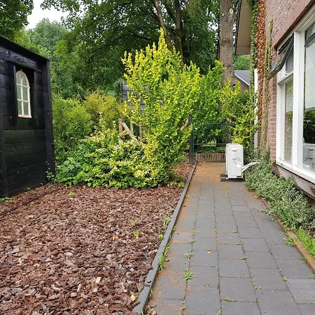 Dom wakacyjny In With Garden