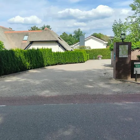 In With Garden Semesterbostad Garderen