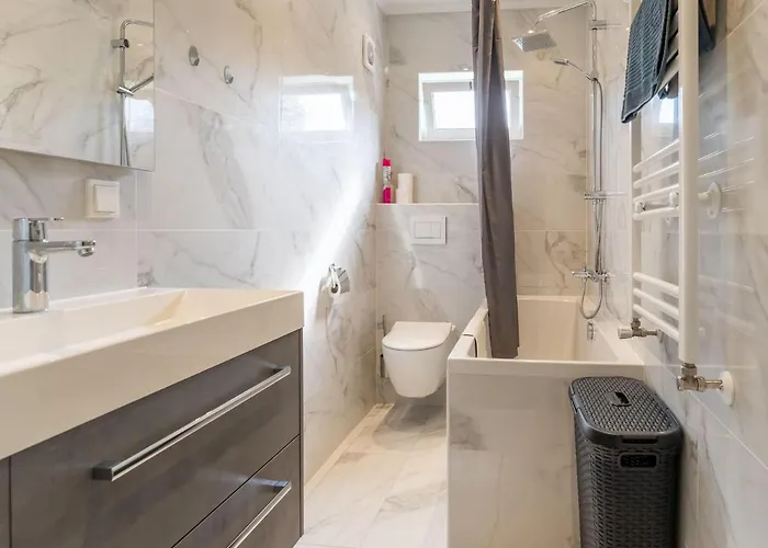 Semesterbostad In With Garden Garderen